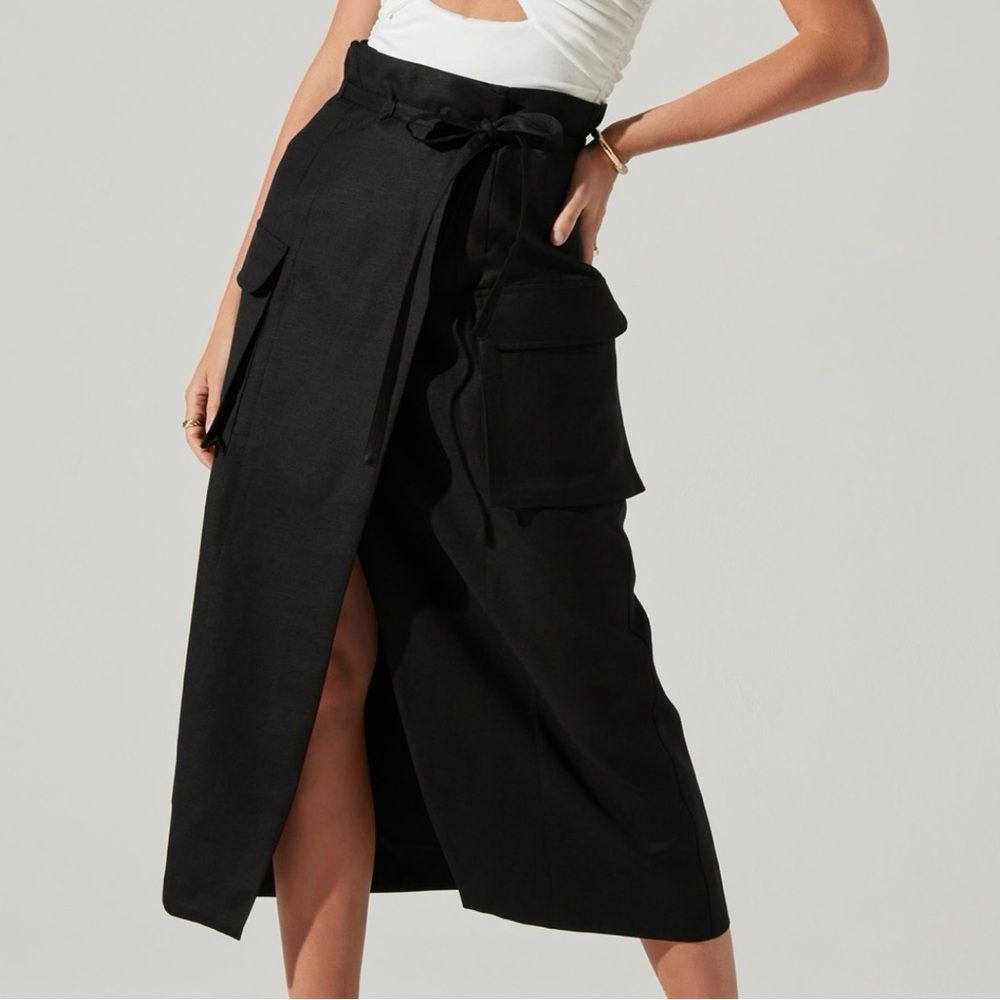 ASTR the Label - Nara Wrap Cargo Midi Skirt (NWOT) - Size : S